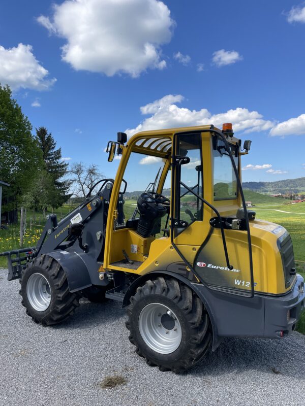Eurotrac W12F Hoftrac, Hoflader
